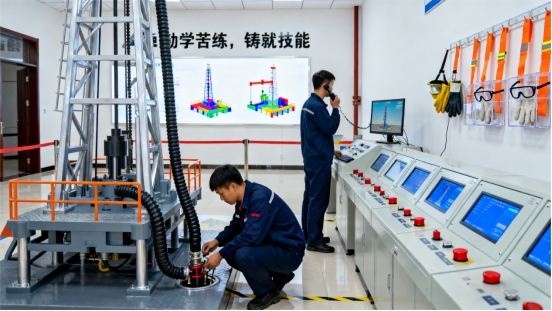 從虛擬到現(xiàn)實(shí)：油氣開(kāi)采虛擬仿真實(shí)訓(xùn)中心如何重塑油田實(shí)訓(xùn)中心、安全培訓(xùn)與智慧油田培訓(xùn)新范式